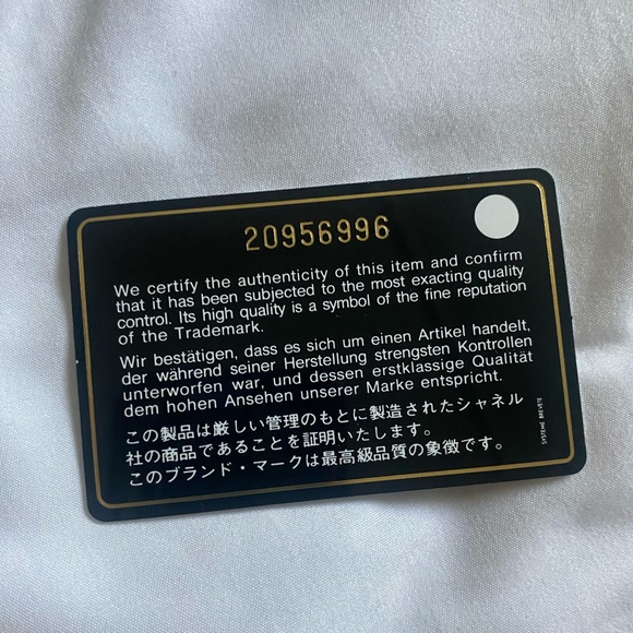 CHANEL Oversized Gold Leather Clutch - Picture 4 of 10